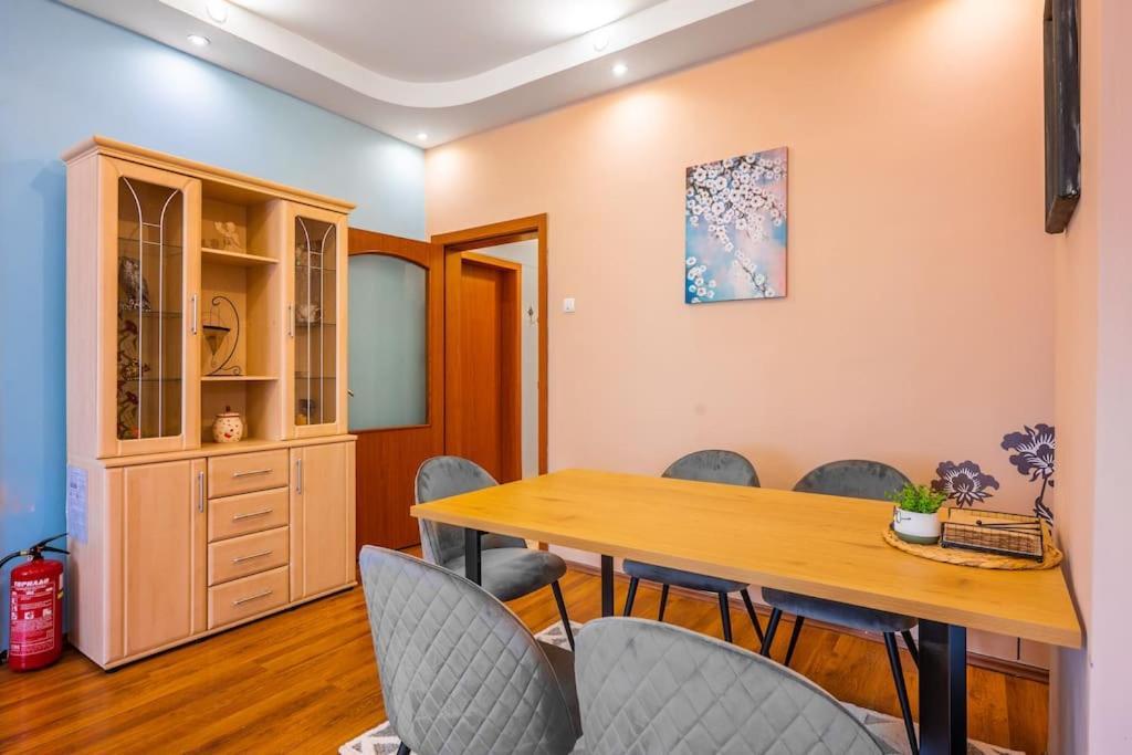 Spacious 3Bd Central Apartment Sofia Bagian luar foto