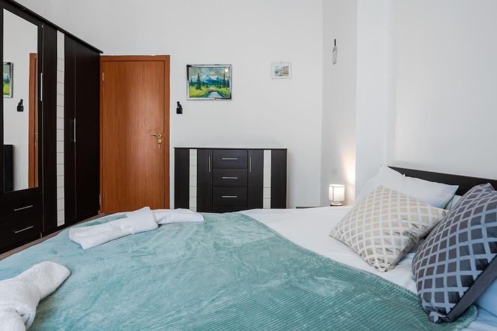 Spacious 3Bd Central Apartment Sofia Bagian luar foto